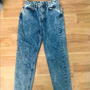 BDG HIGH RISE MOM JEANS